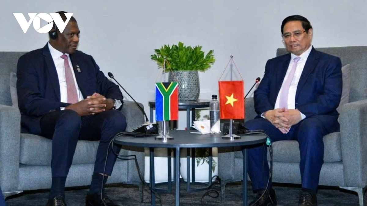 PM Pham Minh Chinh meets South African Deputy President